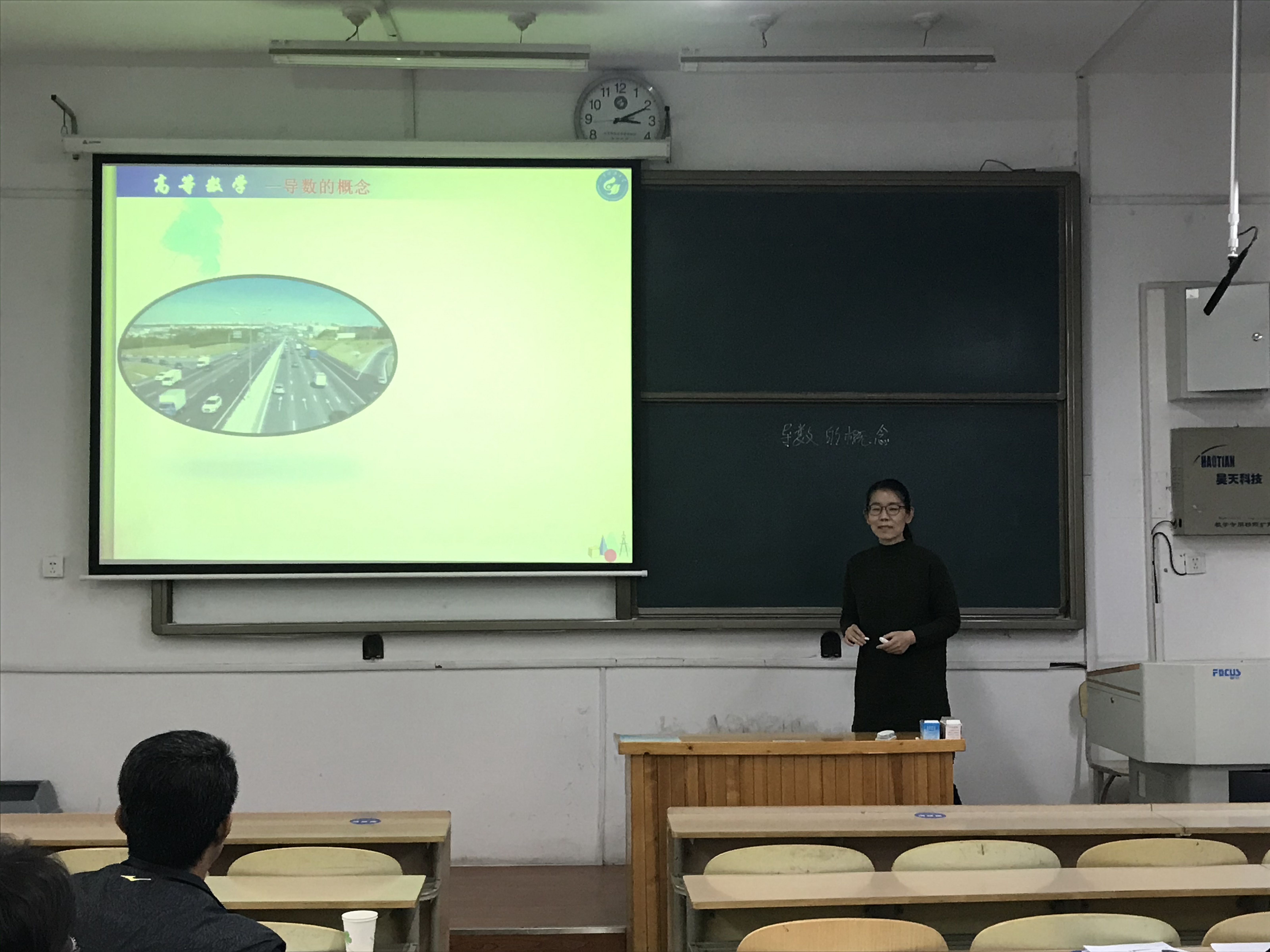 三尺讲台展风采,教学比赛促提升